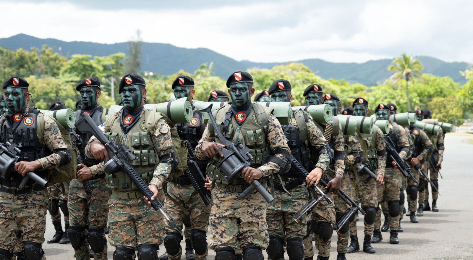 Ejército detecta con drones haitianos indocumentados que se ocultaban en una finca de bananos en Valverde
