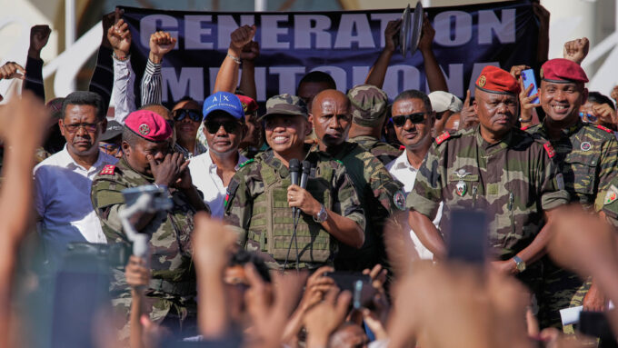 La generación Z celebra el golpe de Estado militar en Madagascar