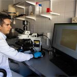 Identifican un marcador en sangre que podría ser clave en fases iniciales del alzhéimer