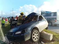 Fallece mujer rusa tras choque contra poste de luz en el Boulevard Turístico del Este