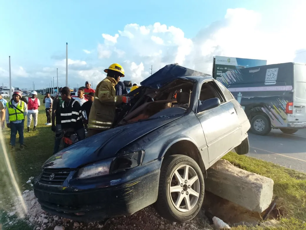 Identifican a las víctimas del accidente tras choque contra poste de luz en Bávaro –Punta Cana