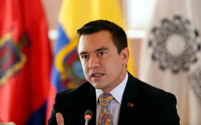 Presidente de Ecuador cambia a seis ministros tras la derrota en su referéndum