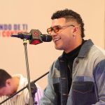 Artista panameño Boza ofrece concierto acústico en La Casa de Alofoke 2