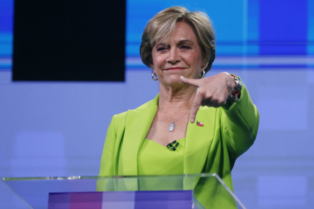 Chile celebra elecciones en medio de alta polarización; Evelyn Matthei se presenta como candidata de unidad