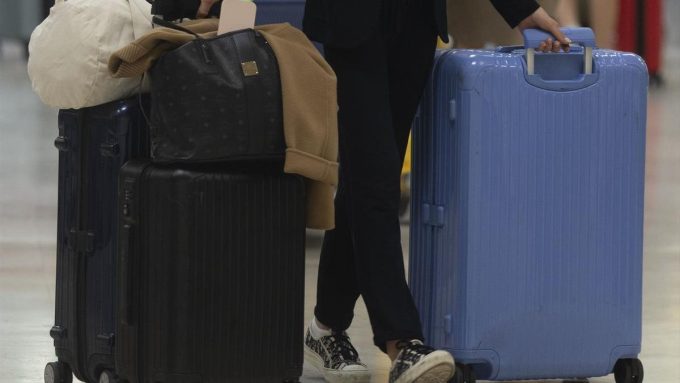 Condenan a cadena perpetua a madre neozelandesa que mató a sus hijos y guardó en maletas