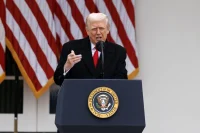 Trump dice que "solo" se reunirá con Putin y Zelenski cuando acuerdo de paz sea definitivo