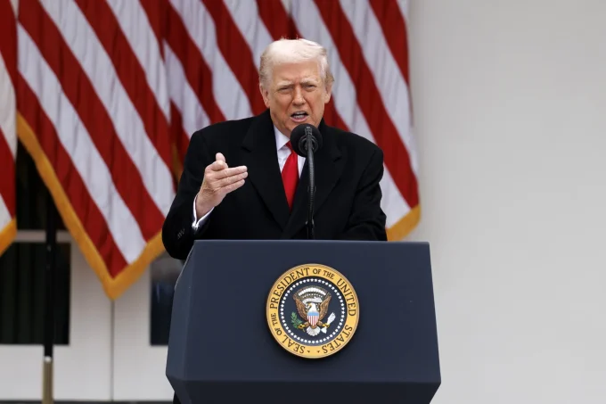 Trump dice que "solo" se reunirá con Putin y Zelenski cuando acuerdo de paz sea definitivo