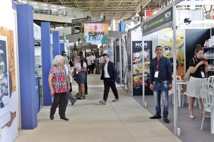 Cuba admite "dificultades financieras", pero avanza "facilidades y garantías" a inversores