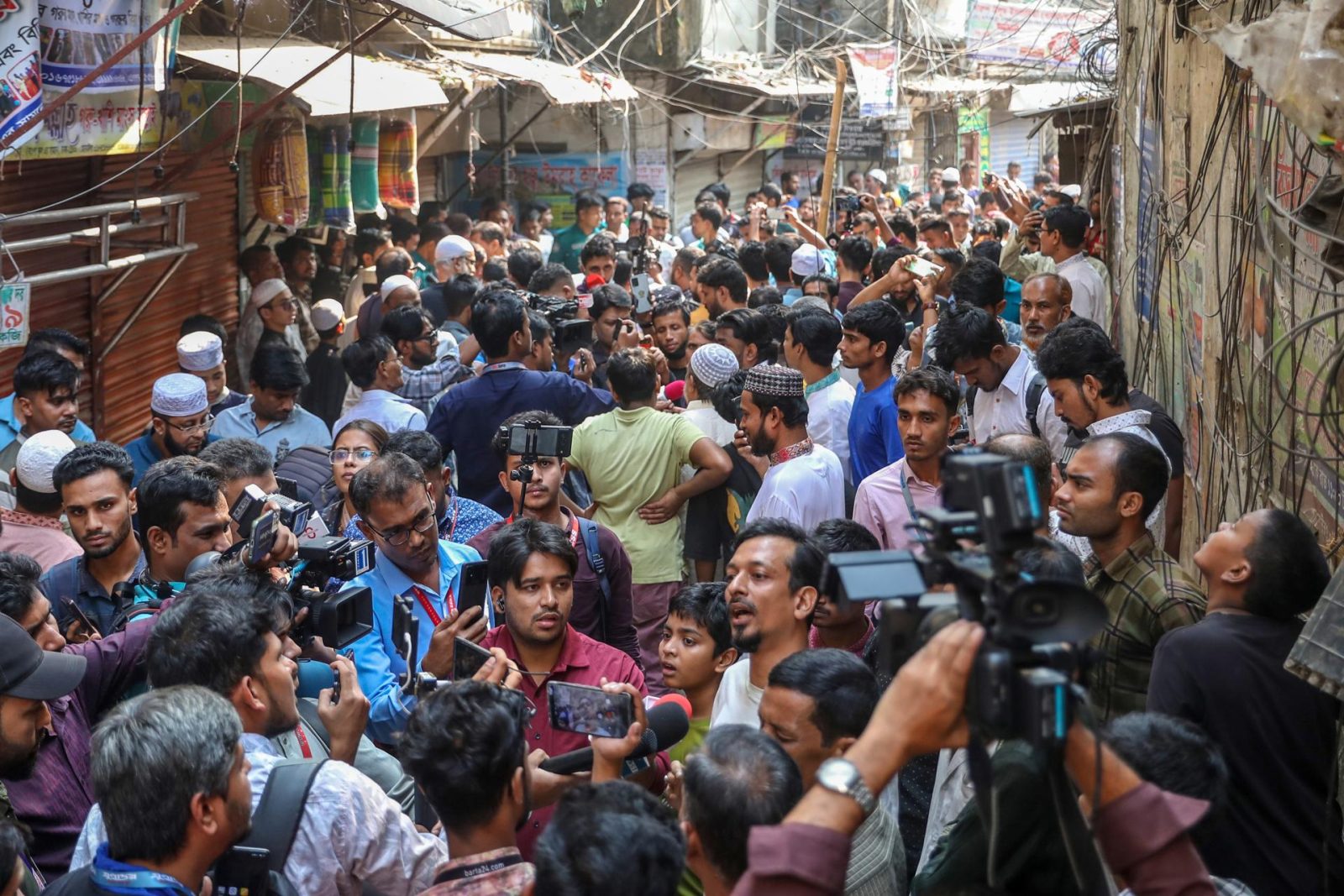 Al menos 5 muertos y más de 60 heridos por un terremoto de magnitud 5,5 en Bangladés