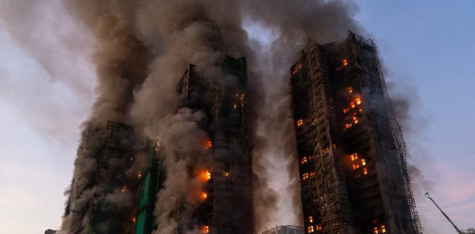 Supuesta Negligencia e intereses detrás del incendio en Hong Kong