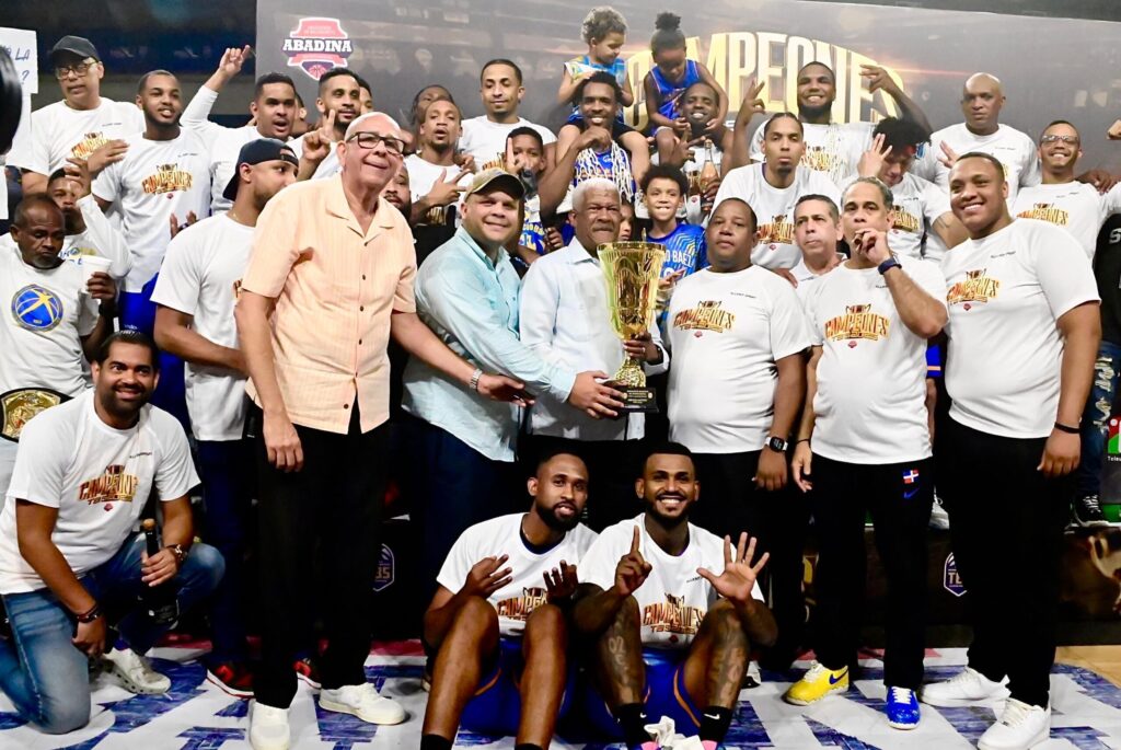 Mauricio Báez conquista su campeonato número 11 en el TBS Distrito 2025