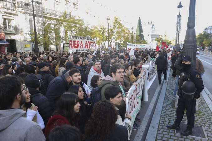 Las universidades de Madrid sacan las clases a la calle para protestar por desfinanciación
