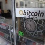 El bitcóin cae más del 2 % y toca su nivel mínimo desde abril