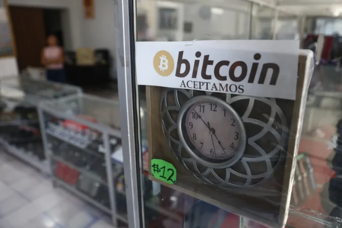 El bitcóin cae más del 2 % y toca su nivel mínimo desde abril