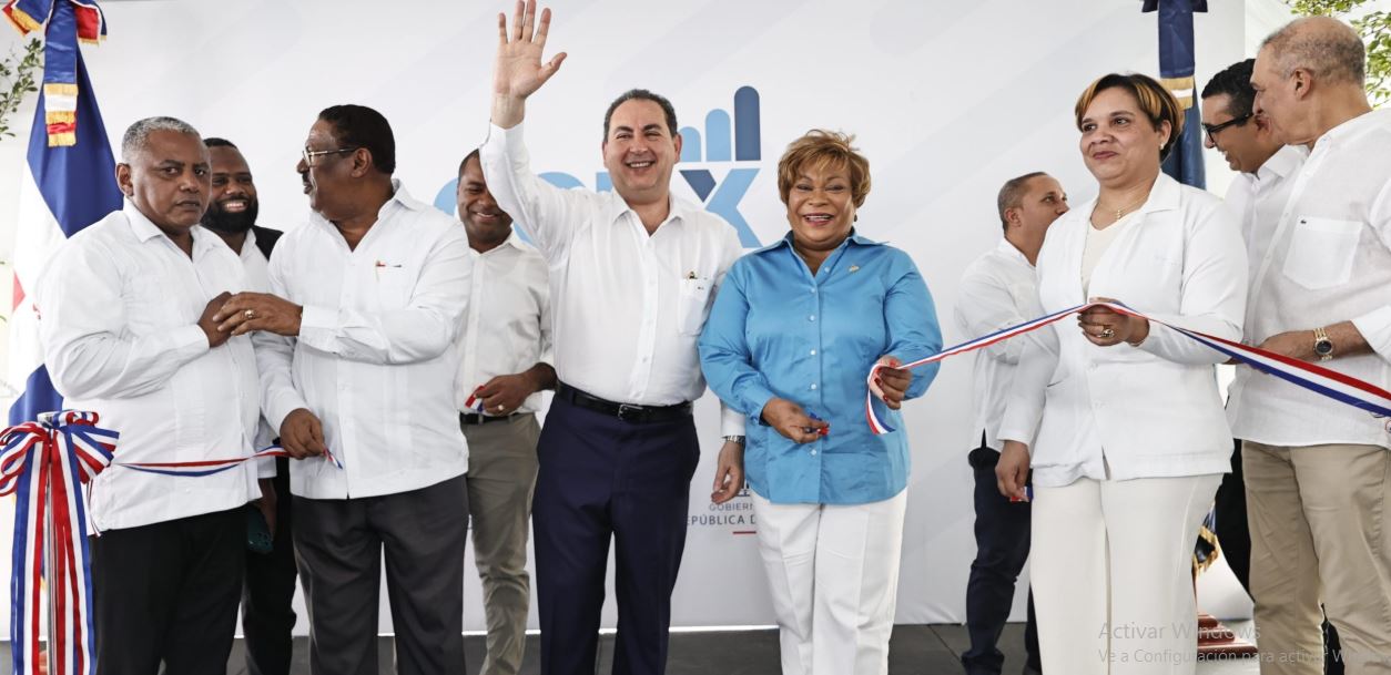 SNS entrega centros de salud remozados y ampliados en Sabana Perdida y Los Guandules