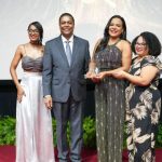 Colombia Alcántara es reconocida por su trayectoria en el Premio Nacional de Periodismo Digital