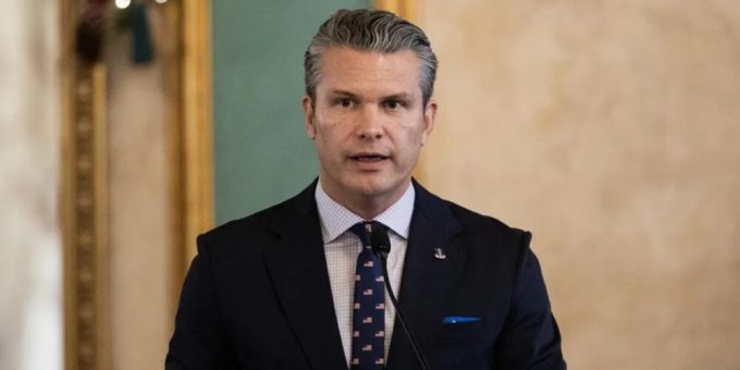 Congresistas demócratas acusan al secretario de Defensa de «crimen de guerra» en el Caribe