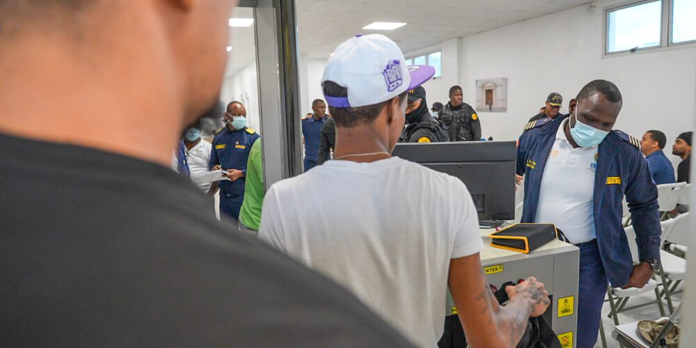 Dirección General de Prisiones inicia traslado de internos de La Victoria al nuevo CCR-Las Parras