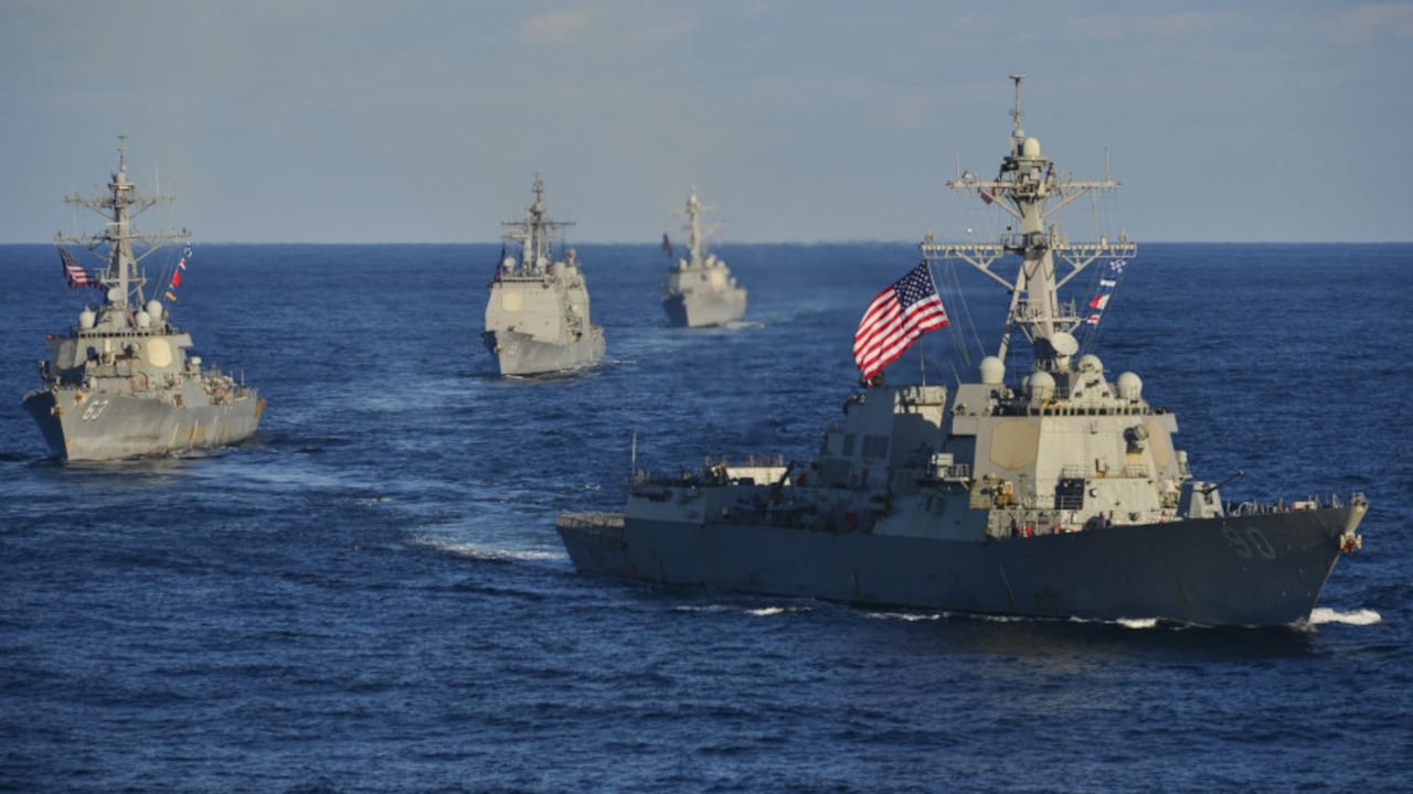 EE.UU. intensifica presión sobre Venezuela con alerta aérea y despliegue militar en el Caribe