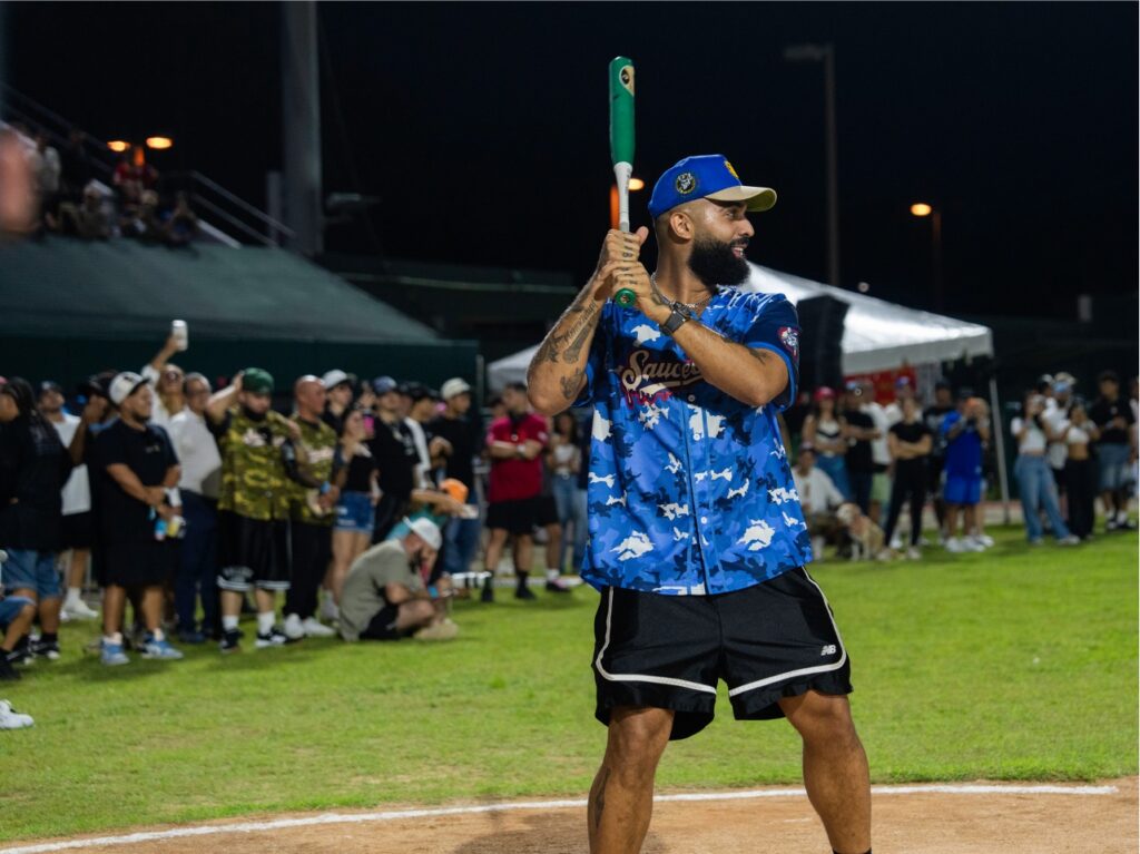 Eladio Carrión celebra con éxito la quinta edición de SAUCEGIVING - Noticias de hoy en República Dominicana | De Último Minuto