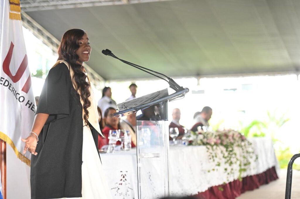 UFHEC gradúa 826 nuevos profesionales; 62.95% de los graduados fueron mujeres - Noticias de hoy en República Dominicana | De Último Minuto