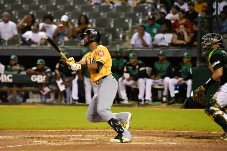 Emmanuel Rodríguez es retirado por los Mellizos