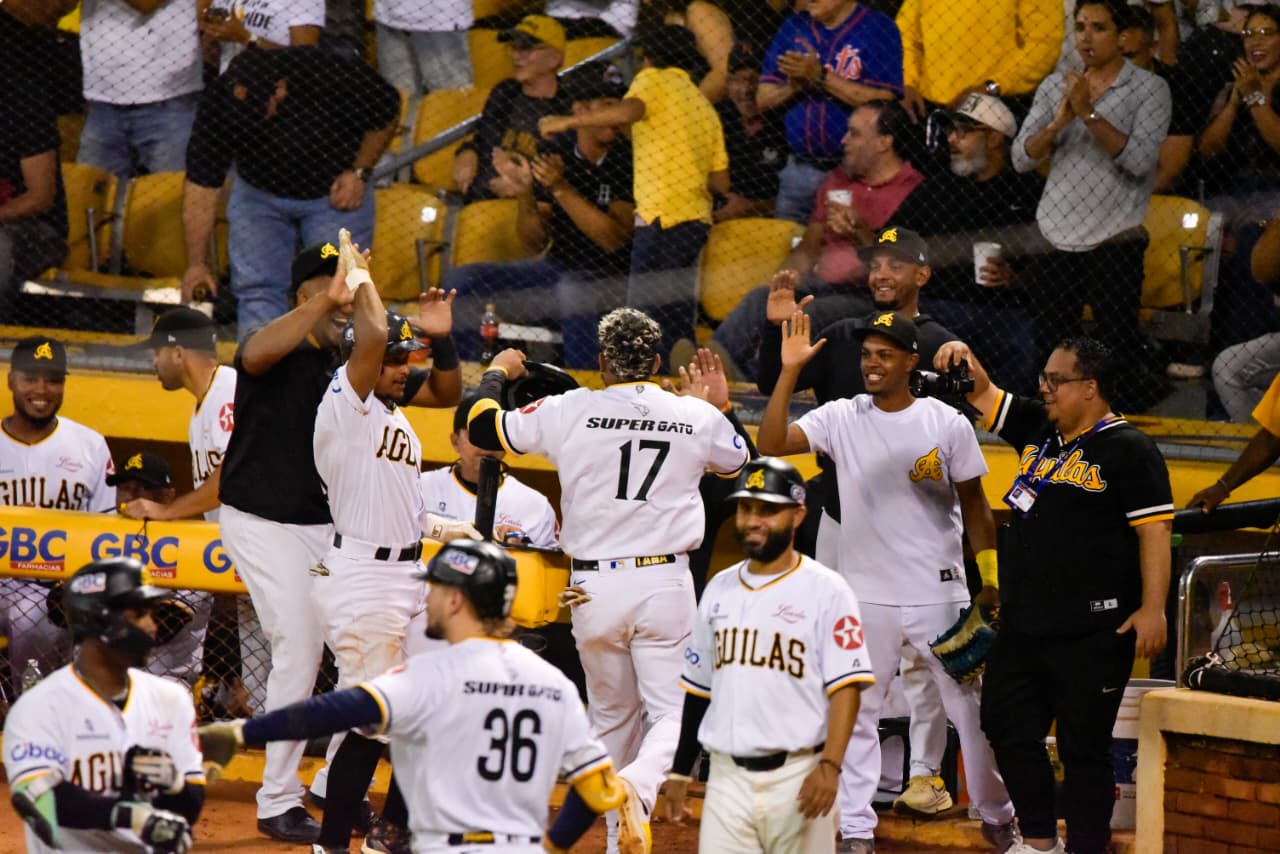 Águilas dominan nuevamente a las Estrellas y amplían su liderato en la tabla