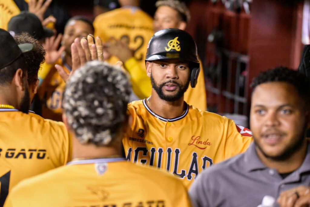 Águilas continúan intratables: logran su victoria 21 al dominar 6-1 a los Gigantes