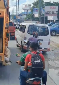 Ciudadanos denuncian que guaguitas “Ruta Verón” se suben a las aceras para evadir el tránsito