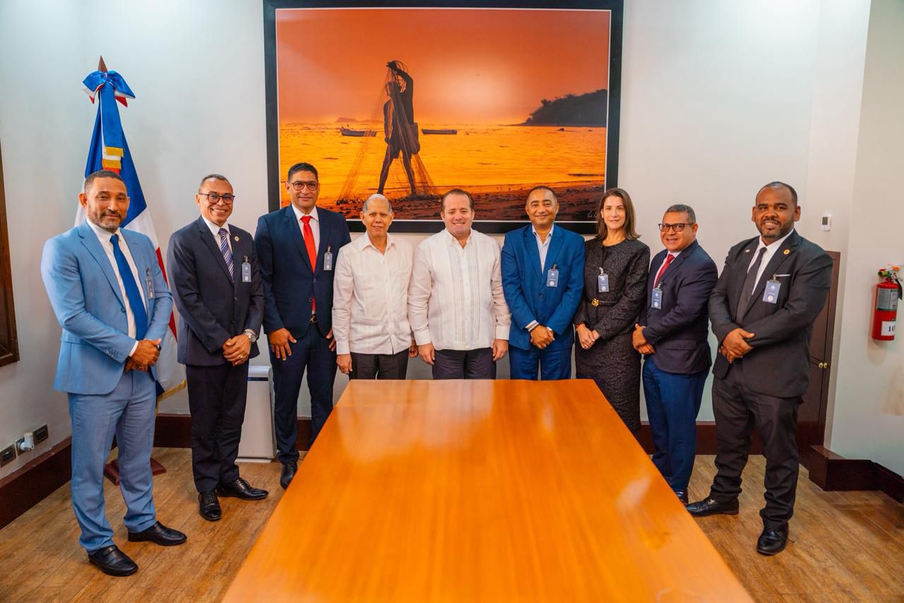 Alcalde de Punta Cana y regidores se reúnen con Ignacio Paliza