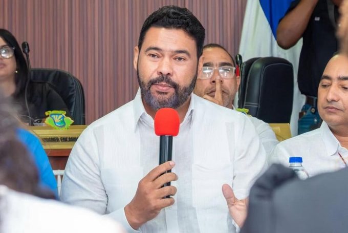 Cholitín advierte sobre Verón Punta-Cana: »La gallina de los huevos de oro puede colapsar»