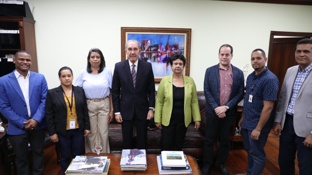 MESCyT presenta nueva herramienta interactiva que ayudará a los estudiantes a analizar opciones académicas y tomar mejores decisiones | 5 | MESCyT presenta nueva herramienta interactiva que ayudará a los estudiantes a analizar opciones académicas y tomar mejores decisiones - Noticias de hoy en República Dominicana | De Último Minuto