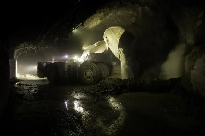 Ocho mineros mueren tras derrumbe de un pozo ilegal en una mina de Zimbabue