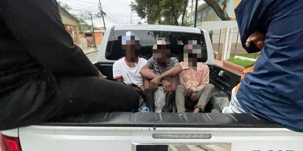 Detienen a unos 1,274 indocumentados en diferentes operativos y deportan a 887