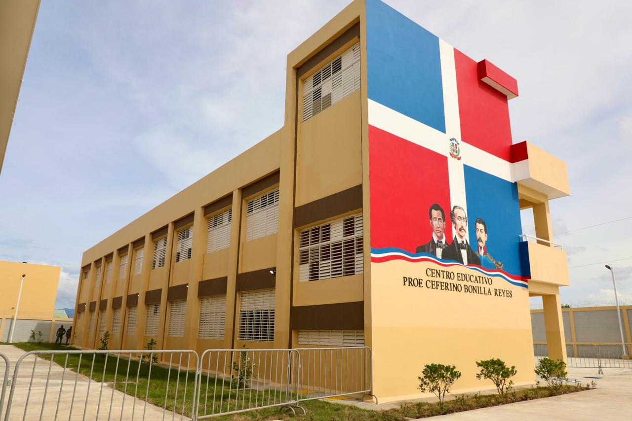 Abinader inaugura liceo para 840 estudiantes | 10 | Abinader inaugura liceo para 840 estudiantes - Noticias de hoy en República Dominicana | De Último Minuto