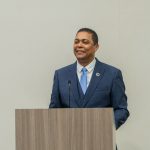 Víctor D’Aza anuncia retiro precandidatura presidencial por PRM para el 2028