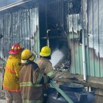 Bomberos logran controlar más del 80 % del fuego en almacén de Prodacom en Santiago