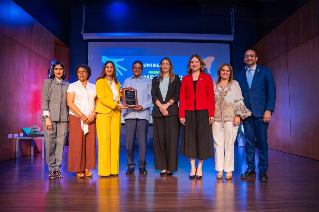 UNIBE reconoce a Juan Manuel Méndez durante la XIII Jornada de Compromiso Ciudadano 2025 | 1 | UNIBE reconoce a Juan Manuel Méndez durante la XIII Jornada de Compromiso Ciudadano 2025 - Noticias de hoy en República Dominicana | De Último Minuto