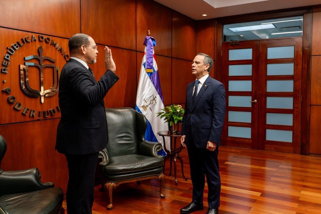 Rodolfo Valentín fue juramentado nueva vez como director de la Defensa Pública por 6 años