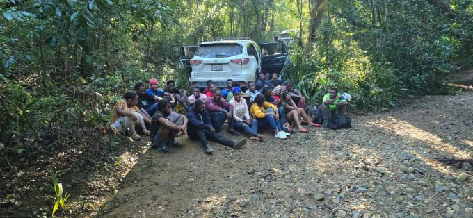 Ejército detiene 30 indocumentados haitianos en tres vehículos en Monción, Santiago Rodríguez