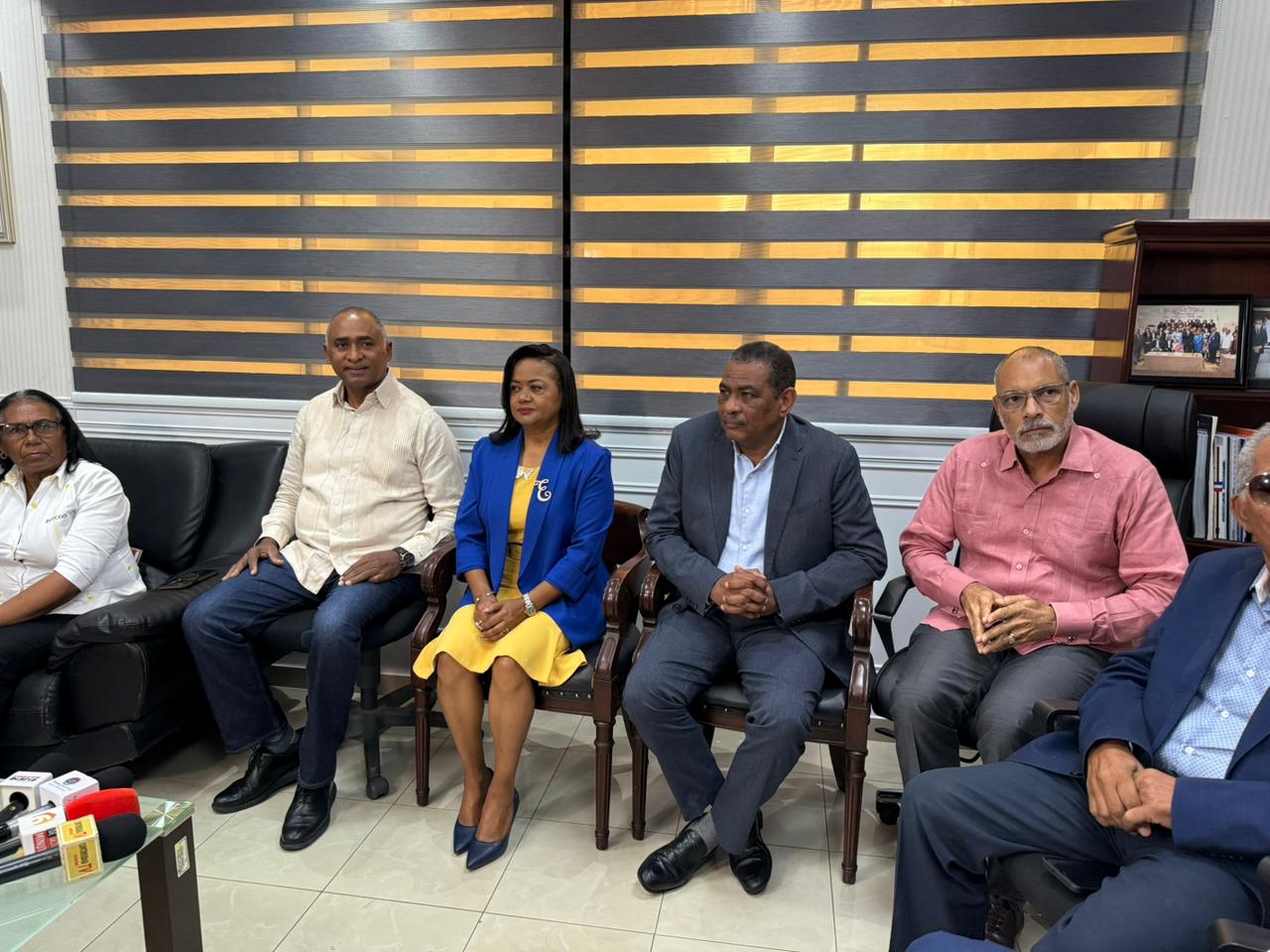 Liderazgo cooperativo se reúne con senador Fulcar para dar seguimiento al proyecto que reforma el marco legal del sector