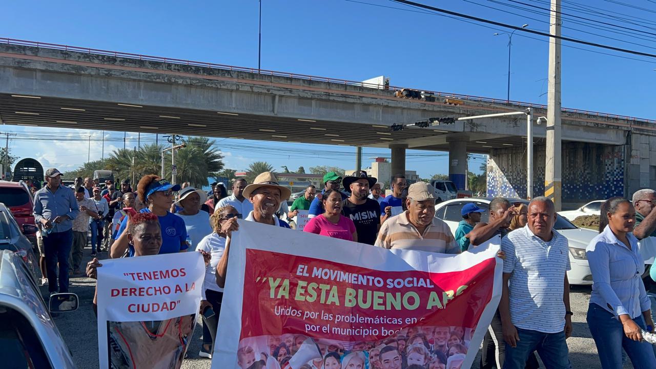 Protestan por ampliación de la Avenida Ecológica en Boca Chica