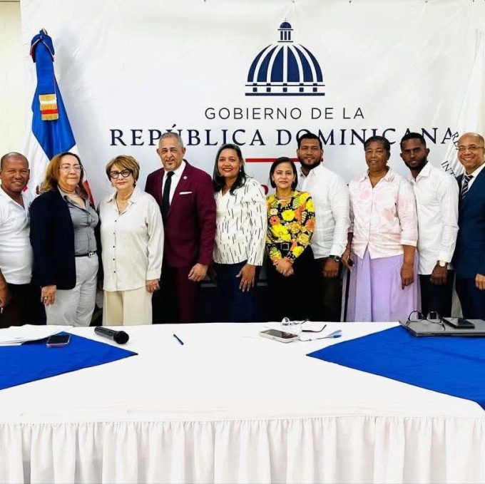 Gobernación de Azua fortalece estrategia provincial para garantizar acceso de jóvenes al programa “Beca Tu Futuro”
