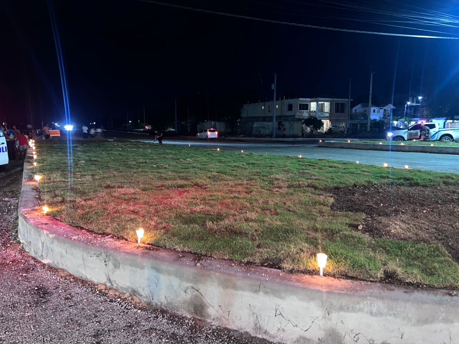 Realizan encendido de velas en protesta por ampliación de la Avenida Ecológica en Boca Chica