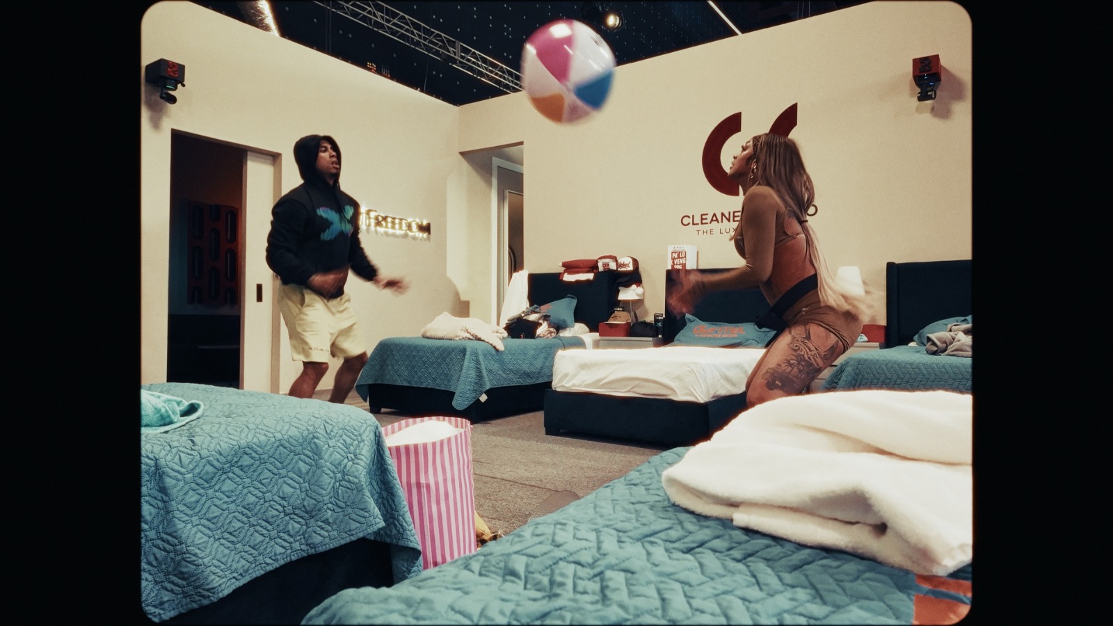 Michael Flores y La Perversa estrenan su tema romántico "Que las cosas fluyan"