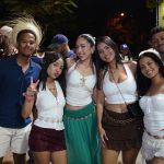 Fanáticos de todo el mundo llegan a RD al inicio de la gira de Bad Bunny “DTMF”