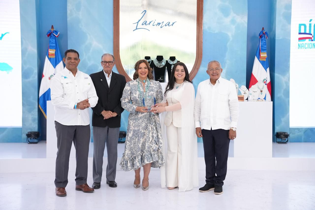 Gisselle Mancebo, “La Reina del Larimar”, recibe reconocimiento por su trayectoria y aportes
