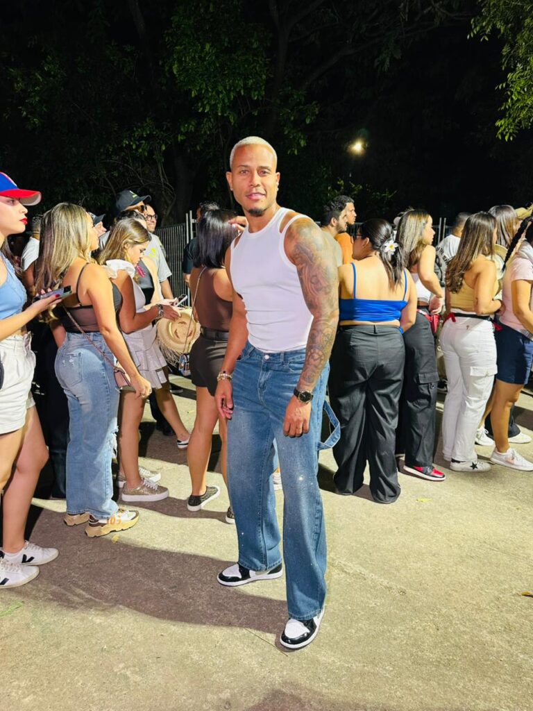 La moda masculina se impone en el segundo concierto de Bad Bunny en Santo Domingo - Noticias de hoy en República Dominicana | De Último Minuto