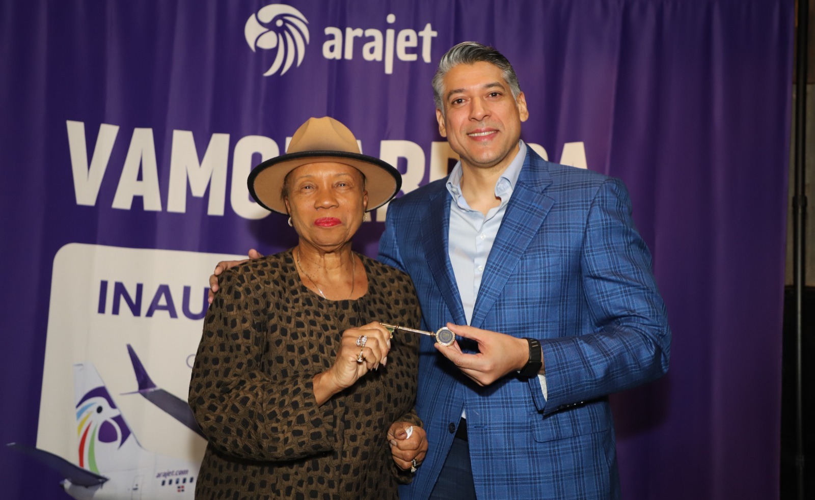 CEO de Arajet recibe las llaves de la ciudad de Cambridge en ceremonia por el inicio de operaciones hacia Massachusets