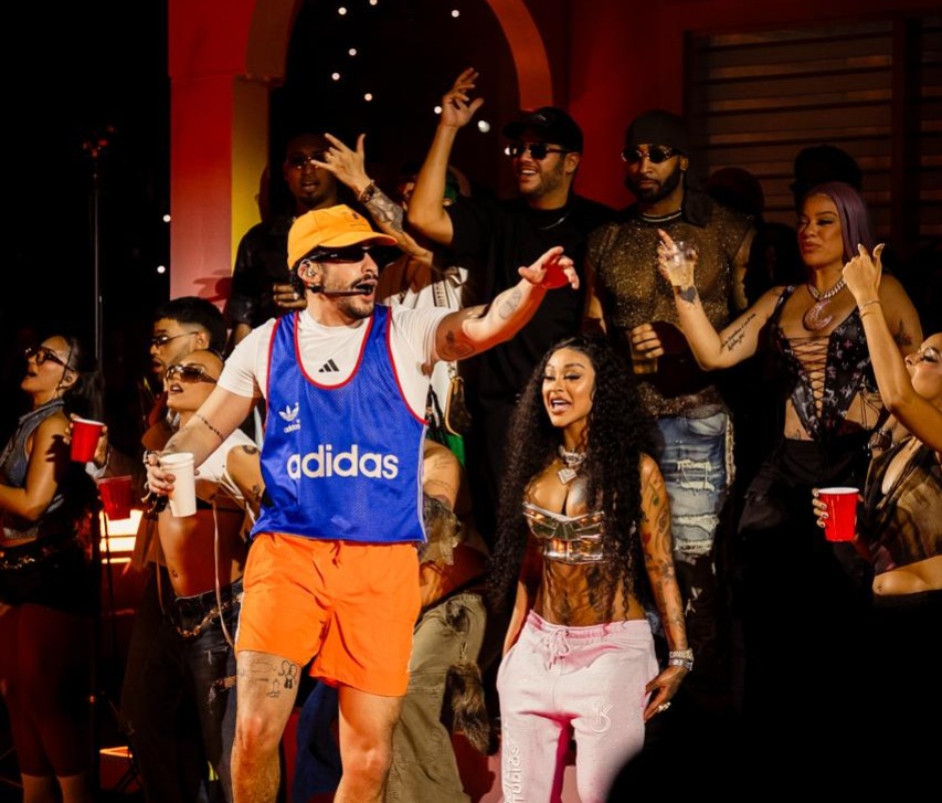 Santiago Matías y participantes de “LCDA2” encendieron “La Casita” de Bad Bunny en el Estadio Olímpico